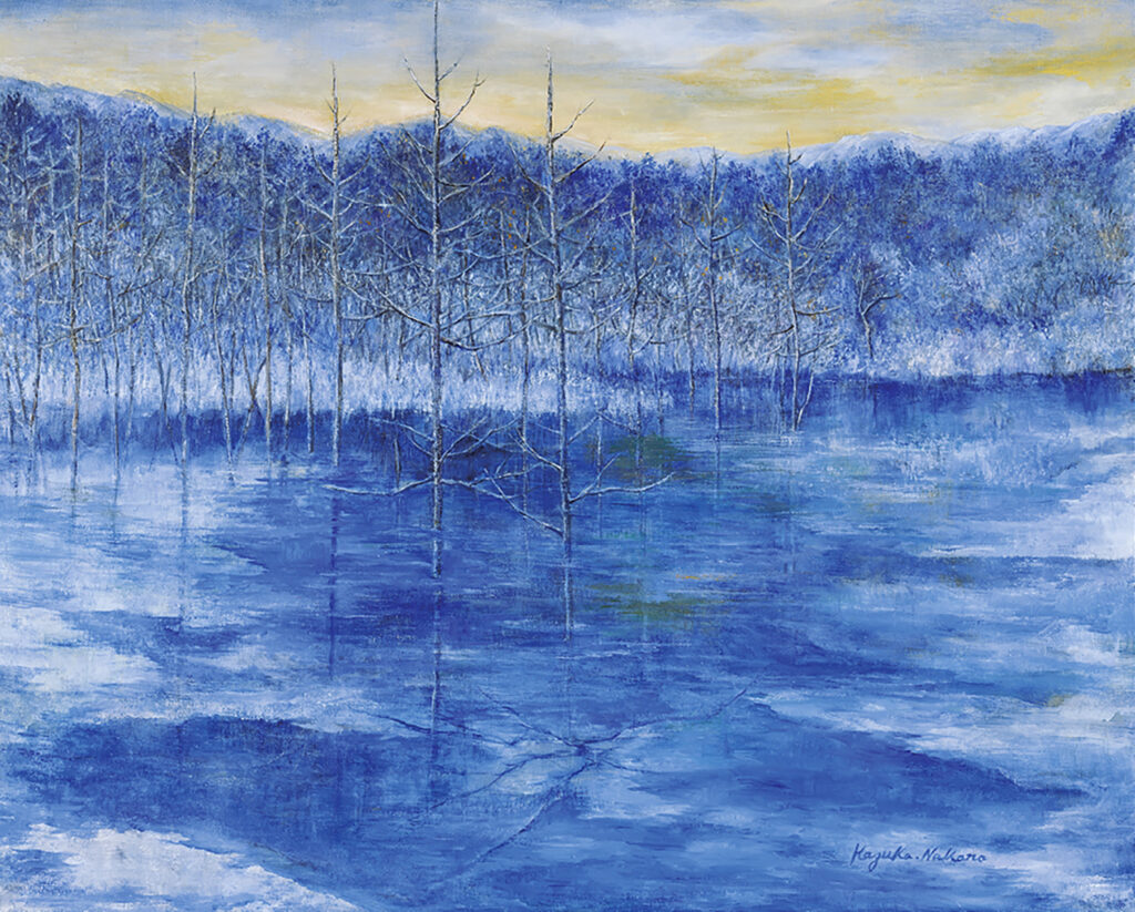 凍りゆく青い池